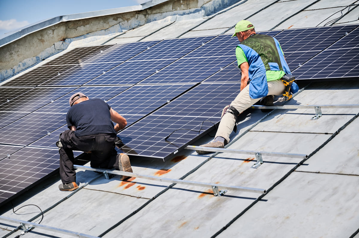 workers-building-solar-panel-system-on-roof-of-hou-2026-01-07-01-00-21-utc(1)